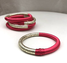 Lade das Bild in den Galerie-Viewer, Bicolor Silk Bangle - Wine/gold
