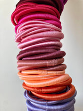 Lade das Bild in den Galerie-Viewer, Uni Silk Bangle - Fuchsia