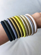 Lade das Bild in den Galerie-Viewer, Uni Silk Bangle - Lime