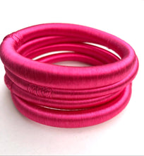 Lade das Bild in den Galerie-Viewer, Uni Silk Bangle - Fuchsia
