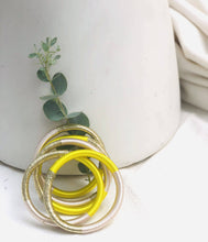 Lade das Bild in den Galerie-Viewer, Tricolor Silk Bangle - Fire
