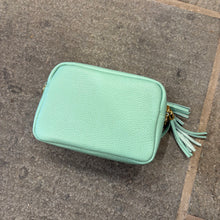Lade das Bild in den Galerie-Viewer, Ledertasche Türkis
