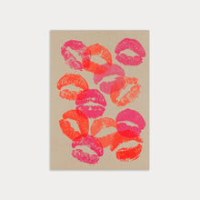 Lade das Bild in den Galerie-Viewer, Postkarte / Kisses / Pflanzenfarbe / Ökopapier
