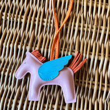 Lade das Bild in den Galerie-Viewer, Pegasus Bag Charm
