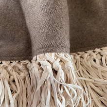 Lade das Bild in den Galerie-Viewer, EVELIN - Taupe/weiss

