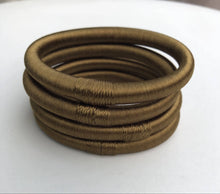 Lade das Bild in den Galerie-Viewer, Uni Silk Bangle - Lime
