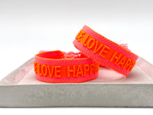 Lade das Bild in den Galerie-Viewer, PEACE LOVE HAPPINESS
