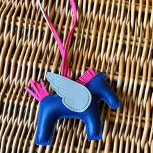 Lade das Bild in den Galerie-Viewer, Pegasus Bag Charm
