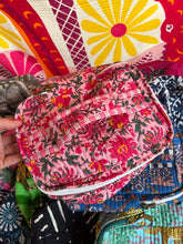 Lade das Bild in den Galerie-Viewer, Kosmetiktasche
