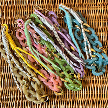 Lade das Bild in den Galerie-Viewer, Bag Charm Acryl/Paracord
