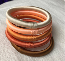 Lade das Bild in den Galerie-Viewer, Uni Silk Bangle - Old rose
