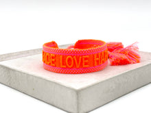 Lade das Bild in den Galerie-Viewer, PEACE LOVE HAPPINESS
