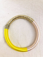 Lade das Bild in den Galerie-Viewer, Tricolor Silk Bangle - Violet
