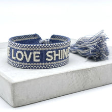 Lade das Bild in den Galerie-Viewer, LIVE LOVE SHINE
