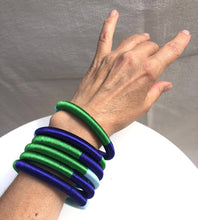 Lade das Bild in den Galerie-Viewer, Tricolor Silk Bangle - Violet
