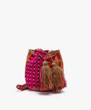 Lade das Bild in den Galerie-Viewer, Guanabana Crossbody Bag - Fuchsia/Orange

