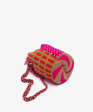 Lade das Bild in den Galerie-Viewer, Guanabana Crossbody Bag - Fuchsia/Orange
