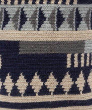 Lade das Bild in den Galerie-Viewer, Guanabana Crossbody Bag Macrame Handle - Beige &amp; Navy

